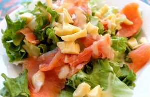 Recipe Grosse salade, saumon et rascasses poêlés, Coppa et copeaux de Parmesan