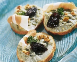 Receita Bleu d'Auvergne et pruneaux sur toasts