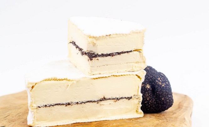 Offrir un cremeux à la truffe selon Brillat-Savarin et Henri Androuet