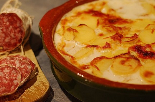 Gratin au Gruyère et pommes de terres en chemise