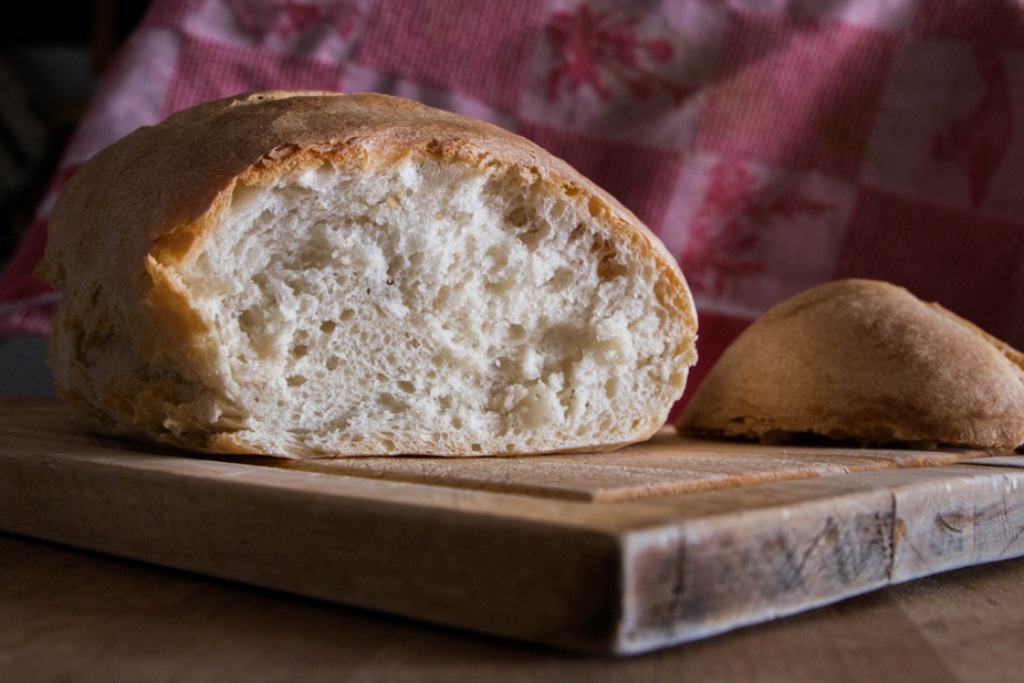 Pain doré à la romaine au Provalone