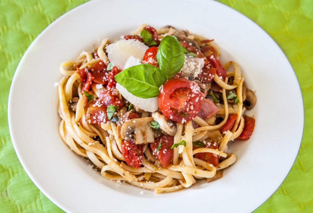 Pâtes à l'amatriciana au Parmesan et à la Ricotta