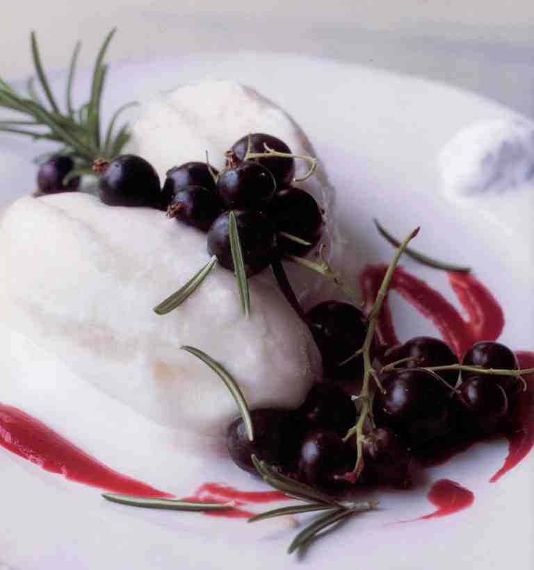 Sorbet à la faisselle de Chèvre et coulis de cassis