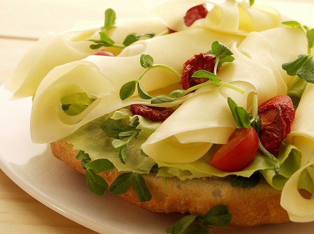 Salade au Gruyère et à l'Emmental à la mode de Bienne