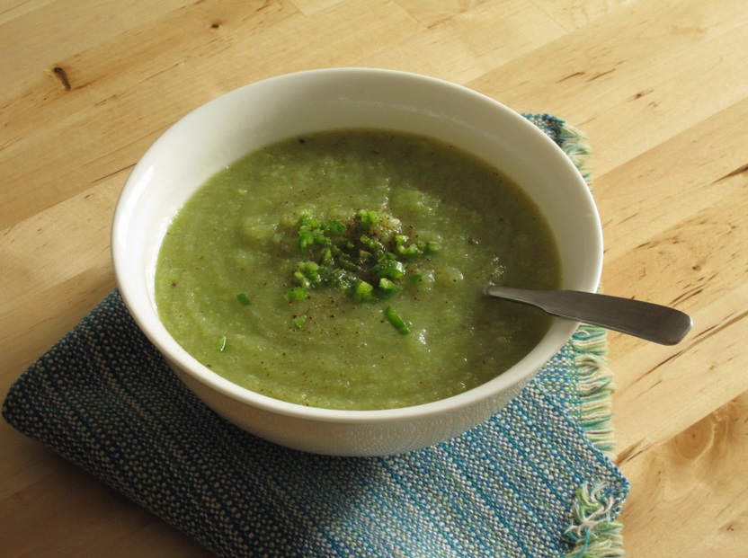 Potage aux poireaux, à l'oignon et au Gruyère