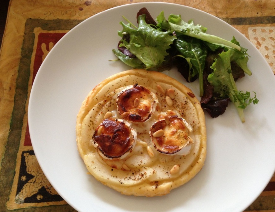 Rocamadour et poires en tarte sucré-salé