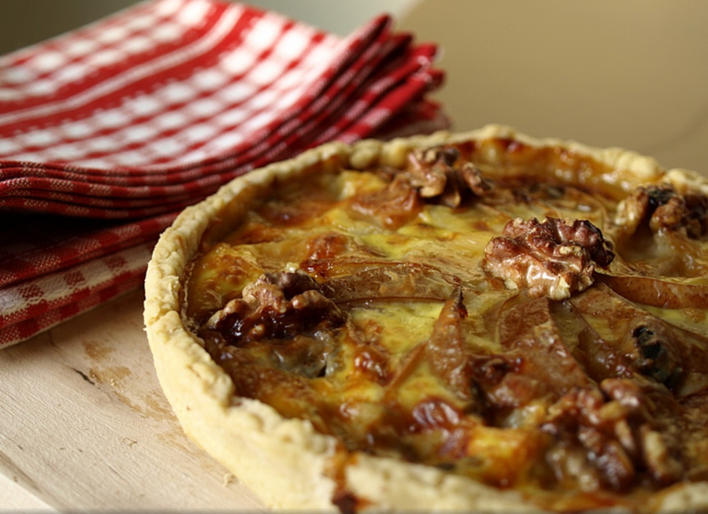 Fourme d'Ambert et poires en tarte fine 